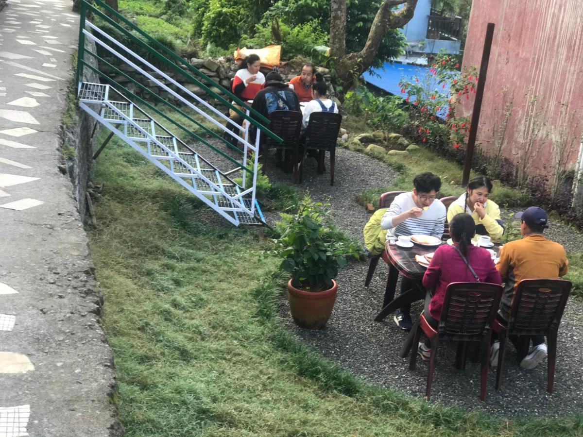 Little Pilgrim Lodge Pokhara Ngoại thất bức ảnh